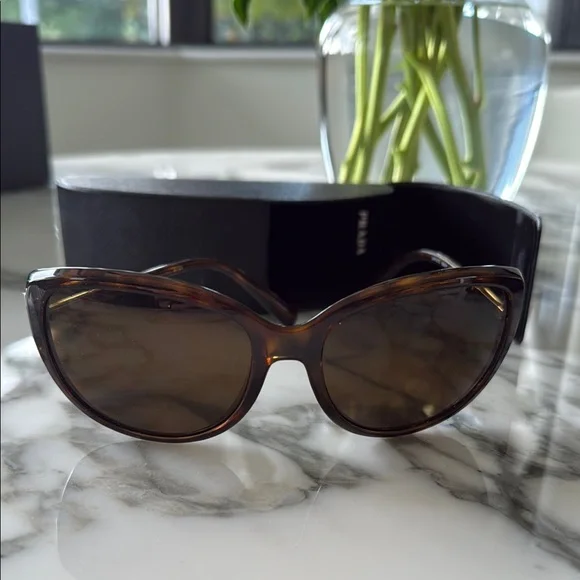 VTG Prada SPR75G‎ Aviator Sunglasses Tortoise Shell Metal Frame Brown Lens Italy Brown Tortoiseshell Metal Polarized Aviator Sunglasses  main image 4